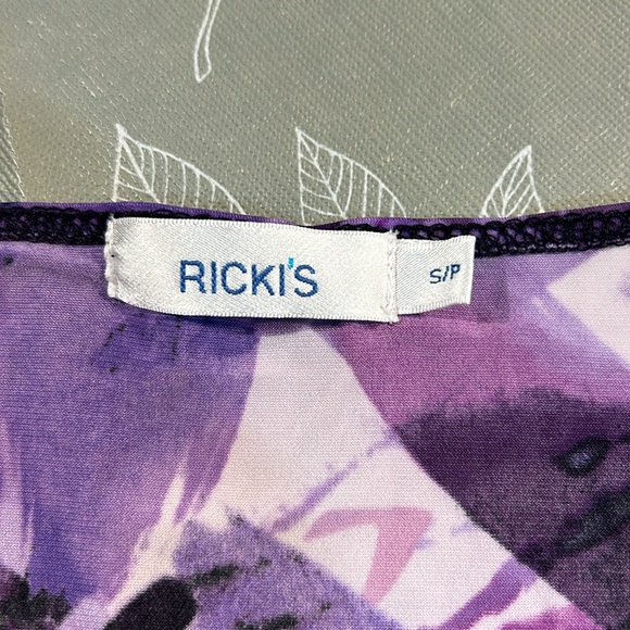 Ladies Ricki’s Shirt. - Picture 3 of 6